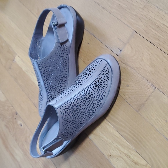 LN! Easy Spirit Slingback Shoes - Picture 4 of 8